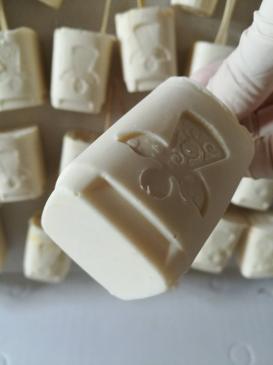 AromiGli's tweet photo. Prodotti per la cura del corpo naturali e fatti a mano; più info/more info ➡ https://t.co/74t5RsPLij
#handmadesoap #soap #giftideas #veganlife #natural #naturalbeauty #NaturalSkincare #bio #ecofriendly #ecologie #healthcare #gliaromidicleopatra👁 #lifacciamonoi🍃 #ecosostenibile https://t.co/MxLi9e5tyQ