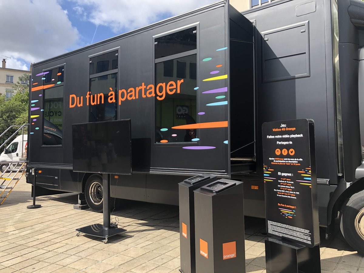 6emeSenstv's tweet photo. L’equipe de 6eme est a Lyon (place Antonin Jutard) aujourd’hui pour l’opération #4GOrange venez vous amuser dans le studio vidéo et tenter de gagner de nombreux lots !! https://t.co/Ey1c53baZl