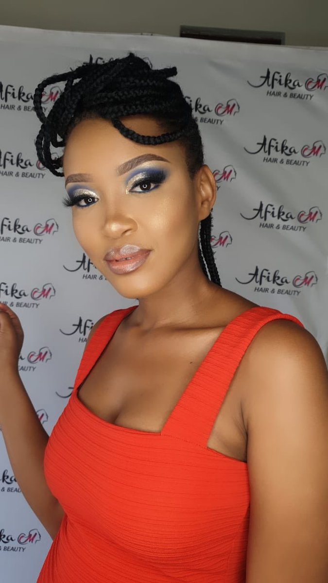 BeritaAfroSoul's tweet photo. Spoilt โจMy big sis @afikambandazayo at @afika_m_hair_beauty did my beat for my #YoursTour East London Media run yesterday โค๏ธ https://t.co/5d4MPvZnI5