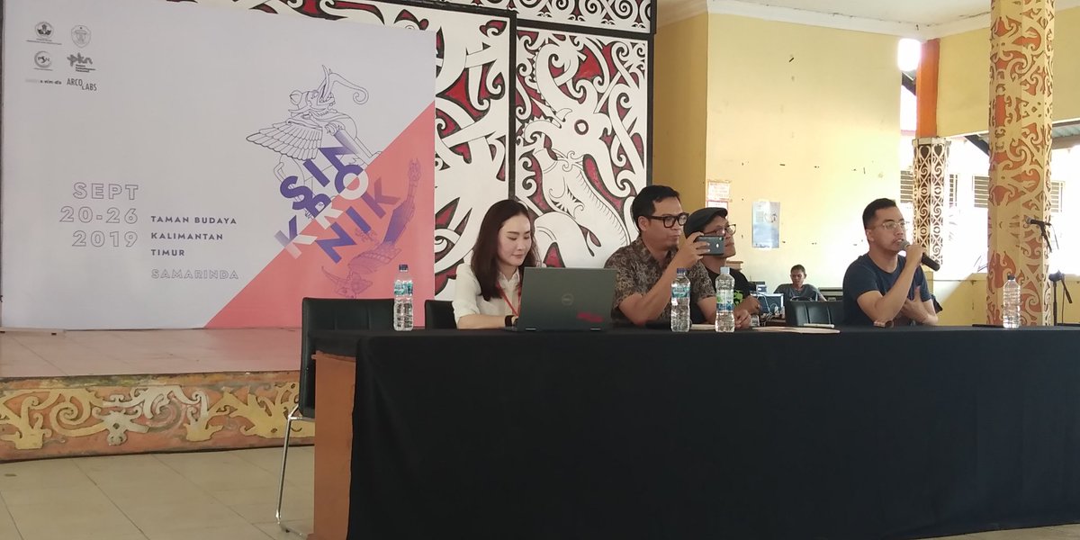 SamarindaUpdate's tweet photo. @OmDennis Adalah seorang Storyteller 

Pekan Seni Media 2019 

#PekanSeniMedia
#PekanSeniMedia2019
#PSM2019
#samarinda 
#SamarindaUpdate https://t.co/FbpX20zQHD