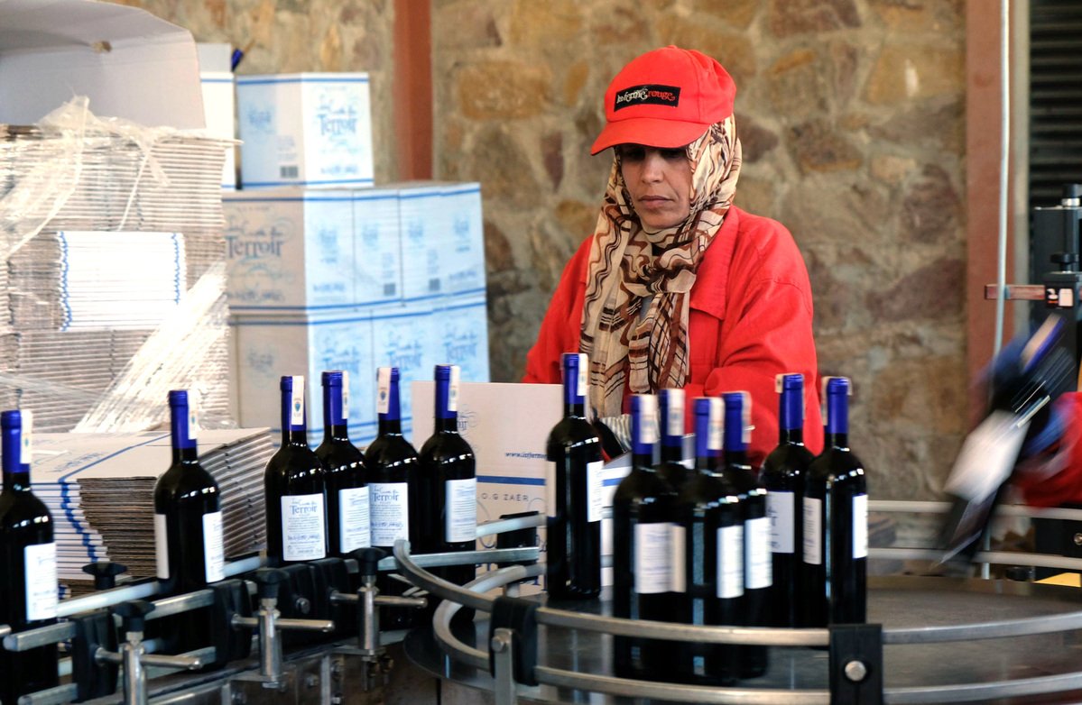 Moroccans ❤️🍷. Morocco is Africa's 2nd biggest wine producer, behind South Africa - a record 38million bottles in 2018. So, how come so few of us have tasted it? Answer, Moroccans drink almost all their wines themselves, with only 10-15% exported.  moroccoworldnews.com/2019/09/282776…