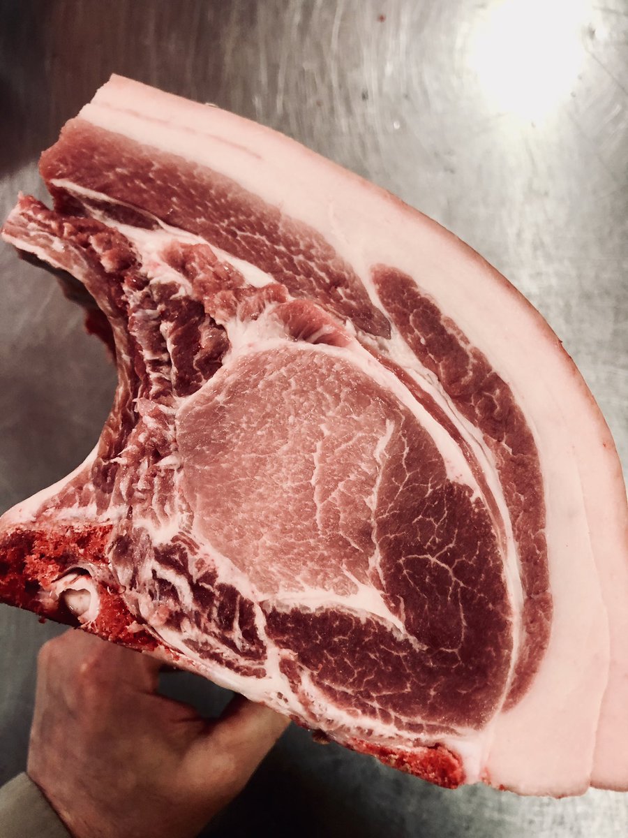 The best of the best. Free Range Irish Pork. This Tamworth Pig was raised outdoors in Co. Wicklow by Dermot Allen and the full carcass delivered to us to make full use of !!
#higginsbutchers #freerangepork #irish #butcher #dublin #nosetotail
