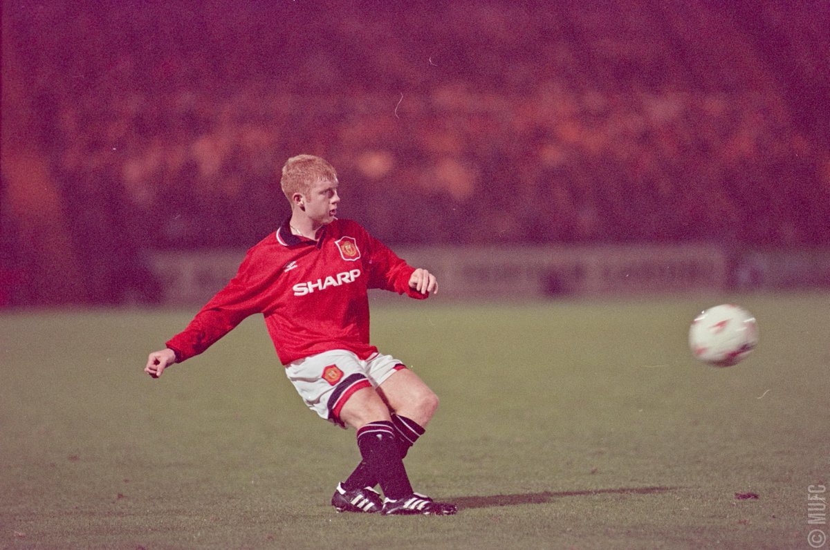ManUtd's tweet image. 21 September 1994: Paul Scholes makes his #MUFC debut and a legend is born 🔴