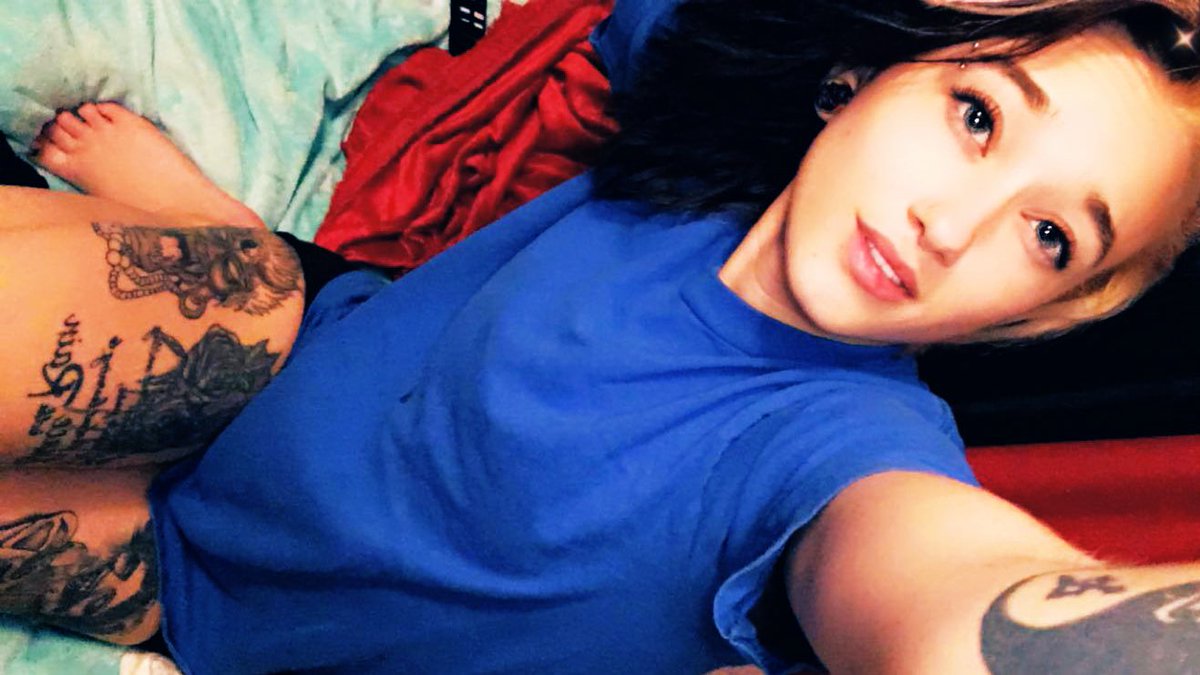_lilfoot420_'s tweet photo. Sometimes you just keep it pushing❣️#selfcare #loveyourself #halfnhalf #girlswithshorthair #shortgirls #wheredaweedat https://t.co/3xSibeGrID