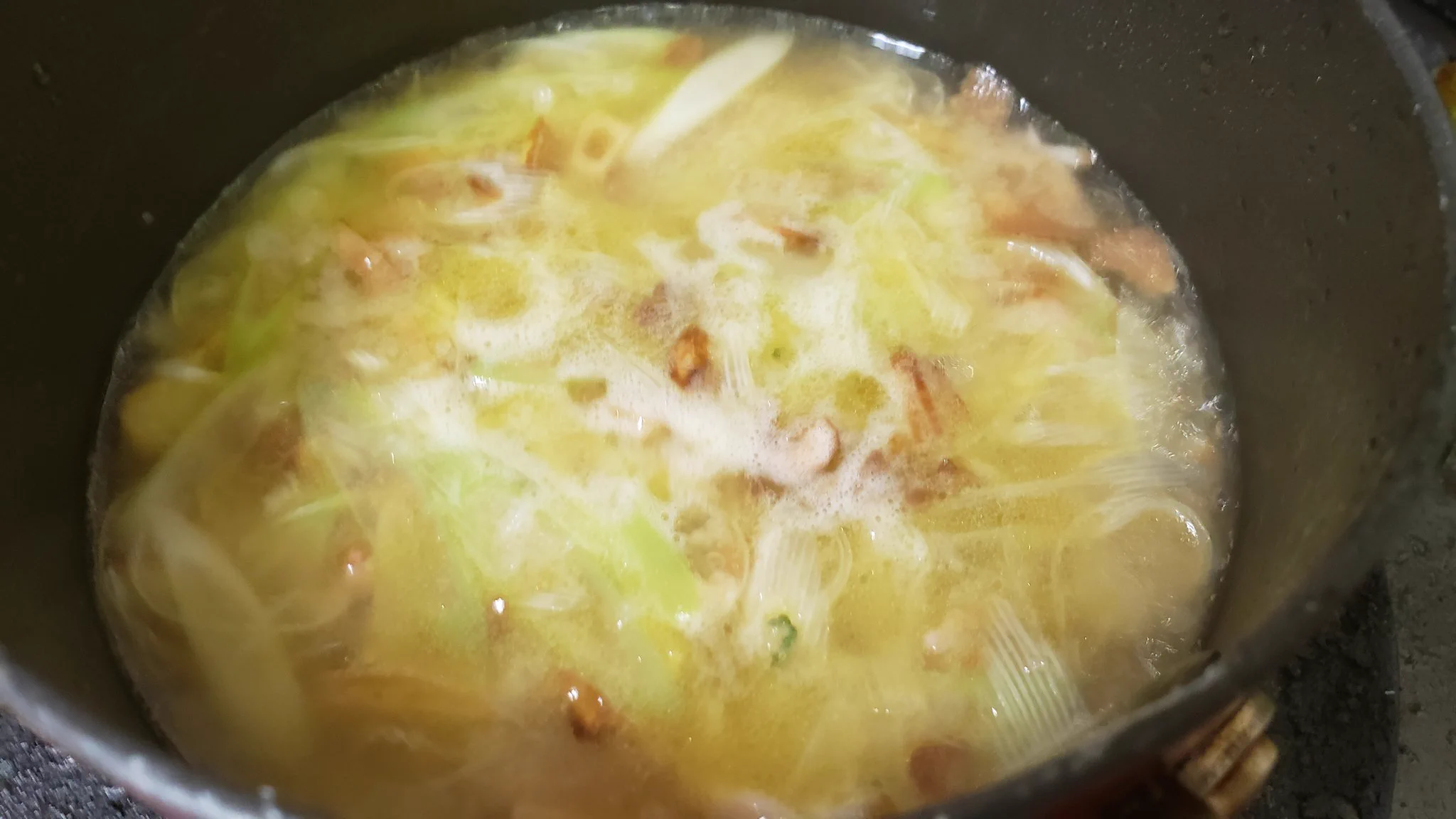 季節の変わり目でも風邪に勝てる！？「にんにくスープ」の作り方！