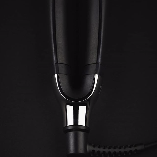 ghdsouthafrica's tweet photo. The #ghdplatinumplus is celebrating its 1st birthday 🎉🎂 This multi-award winning styler has ultra-zone predictive technology. ⁠
It maintains a consistent temperature of 185°C across its plates, allowing for 70% stronger hair, 20% more shine and 2x more colour protection 👌 ⁠ https://t.co/J95GgnwQSP