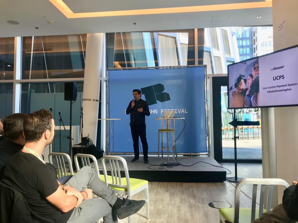 DeezerDE's tweet photo. Was ist User-Centric Payment? Welche Chancen stecken im nutzerbasierten Abrechnungsmodell? Richard Wernicke, Deezer Head of Content CEE, zeigt wie die Vergütung von Rechteinhabern im Musikstreaming funktioniert &amp; was eine Umstellung bedeutet. #rbfc19 #UCPS #makestreamingfair https://t.co/u1N847wmro