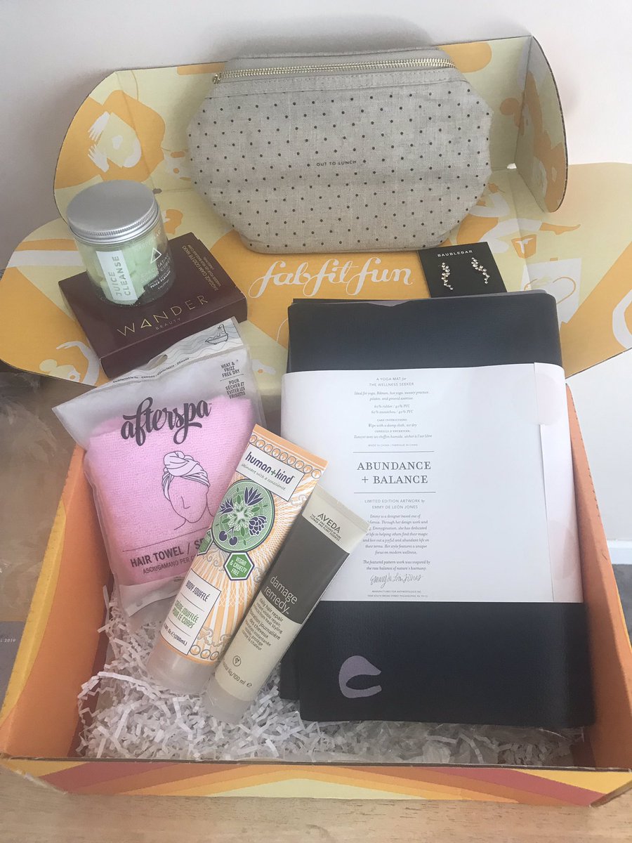 devbrooks22's tweet photo. Happiness is a #FabFitFun box 🤩 #fffgiveaway #nobuloscabos https://t.co/v9rJKDEVGR