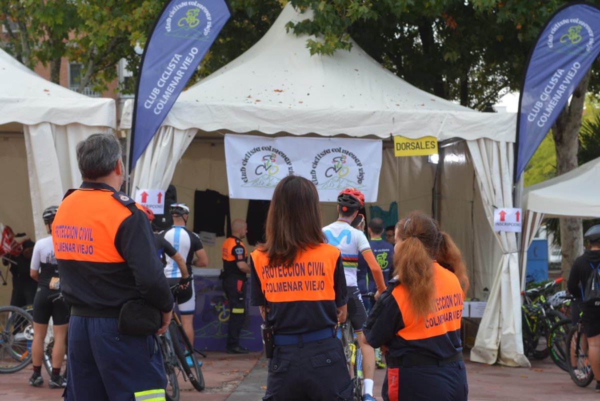 pcivilcv's tweet photo. Y mientras unos empiezan formación, otros continuamos cubriendo preventivos, este fin de semana fiesta de la bicicleta, tunas y diversas actividades en el municipio.
#findesemanaintenso
#preventivos https://t.co/erFOcSCppW