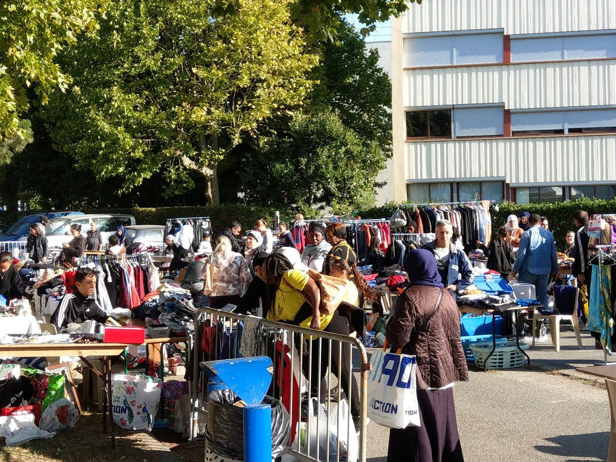 Vide grenier et Kermesse dans la résidence des alouettes à proximité de la crèche du petit prince ! Avec le conseil-citoyen, les associations de la résidence et la ville de Carrières-sur-Seine. <a href="/ApesDsu/">L'apes</a> <a href="/fh_officiel/">Francehabitation</a>  <a href="/SEQENSofficiel/">Seqens</a>