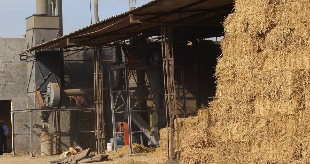 PSCST_GoP's tweet image. To promote gainful utilization of paddy straw, @PSCST_GoP with support from @moefcc demonstrated first-of-its-kind paddy straw based briquetting technology at Moga, Punjab.  #innovation #paddystraw @IndiaDST @punjabGovtIndia @deccpunjab @NITIAayog @mnreindia @PrinSciAdvGoI