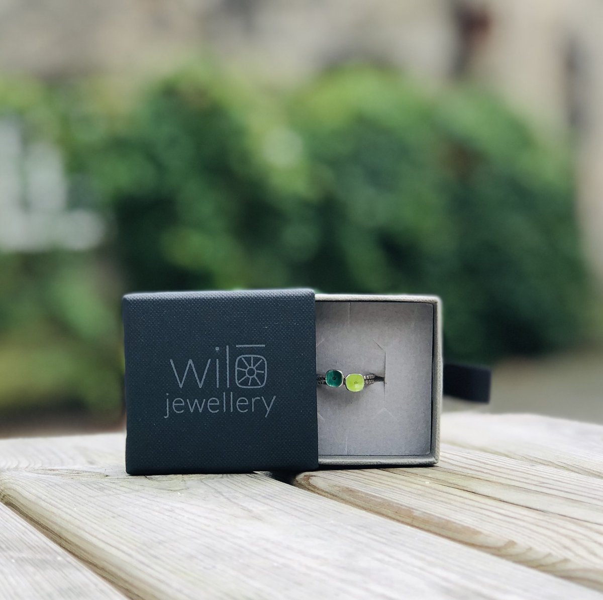 JewelleryWilo's tweet photo. Little zesty lime and emerald combo 💚 #scottish #jewellery #handmade #silver #enamel https://t.co/RnlhNJzuMR