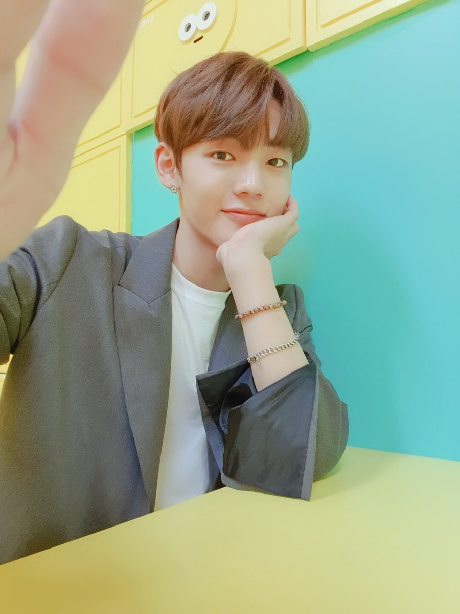 official_ACE7's tweet photo. [#ACE_PHOTO]

오늘은 차니 셀카 TIME😘

에이스 하면 셀카! 셀카하면 에이스!
차니의 셀카는 ing~💛

#김비트의_TMP

#ACE #에이스
#CHAN #찬 #밀착취재 https://t.co/qOsT19LzRU
