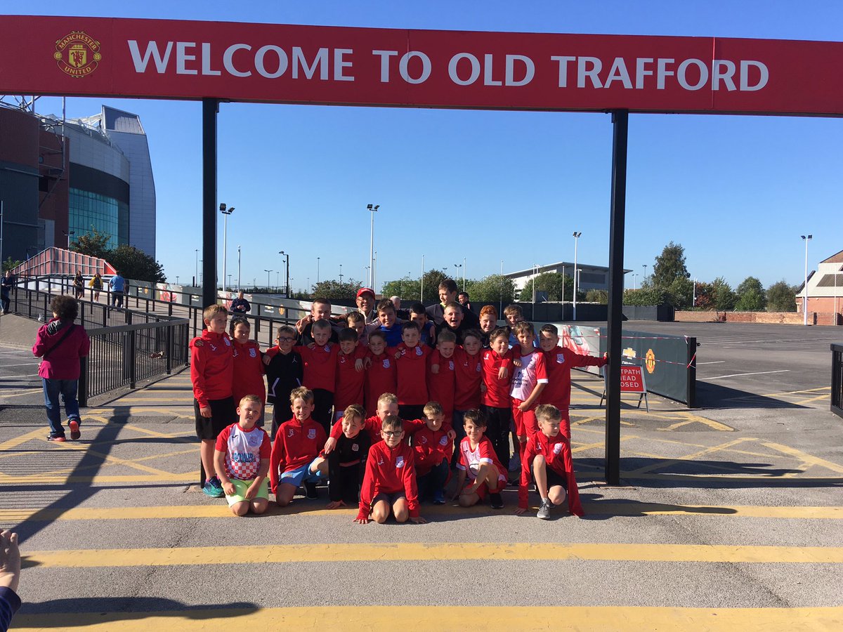 Neilston boys arrived @ old Trafford 🔴⚪️⚫️⚽️