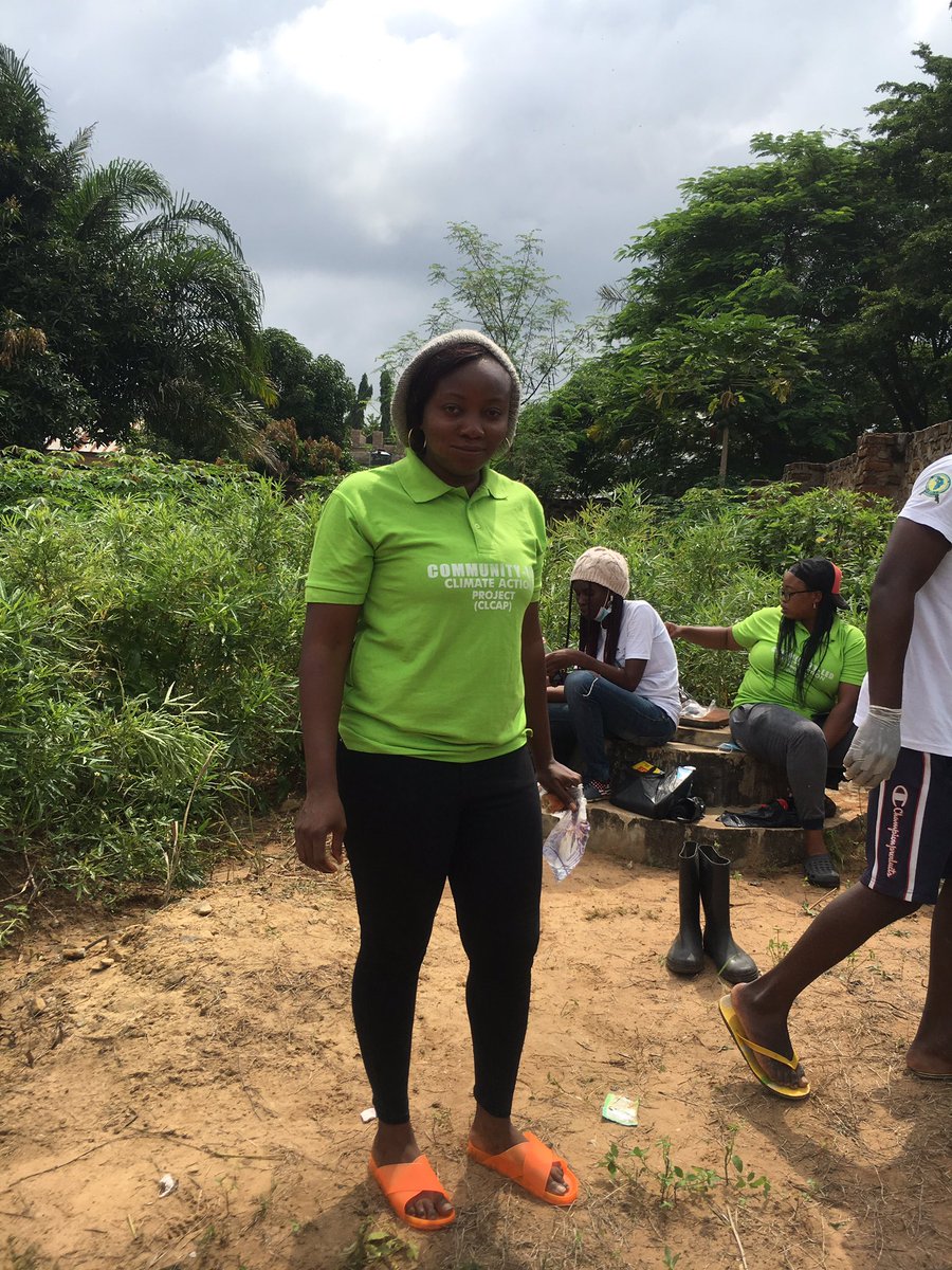 DevTrainNg's tweet photo. We successfully cleaned a major Dumpsite at Yina Junction Makurdi to mark #WorldCleanUpDay
Many thanks to the 30 Benue #Environmentalists who #TeamedUp with the #CLCAP team to #CleanUp & #Sensitize residents in Makurdi
#KeepBenueClean https://t.co/oeK4vnCpHh