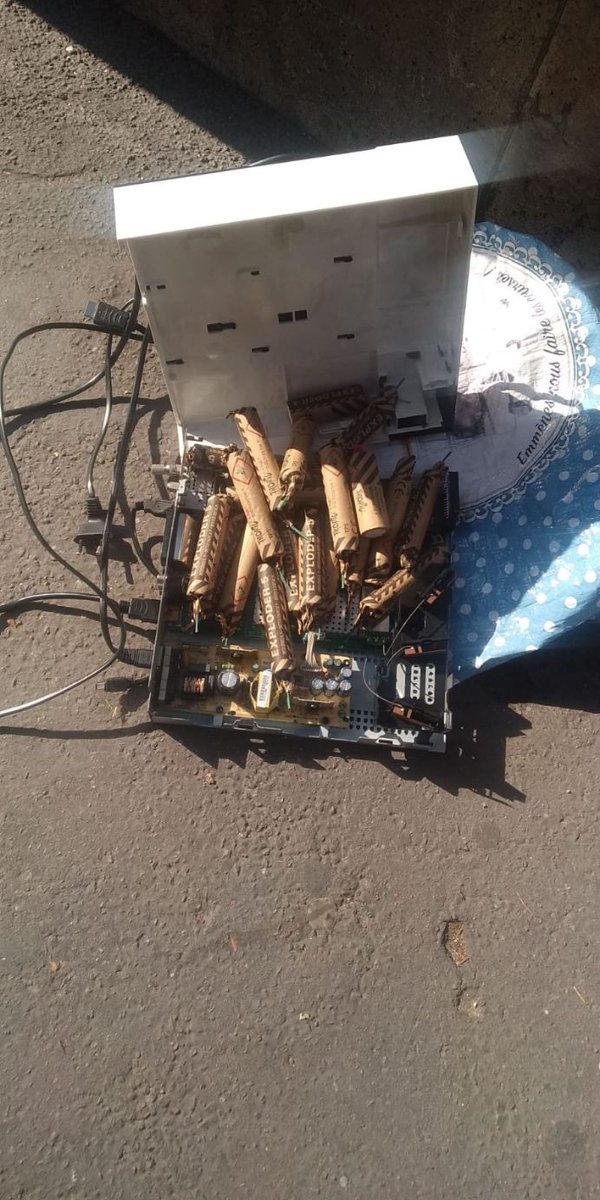 prefpolice's tweet photo. Boules de pétanque, marteau, mortiers dissimulés dans un lecteur DVD, autant d'armes par destination saisies par la @prefpolice qui n'ont pas leur place dans des manifestations déclarées et pacifiques. https://t.co/X7S4Nt1Nc3