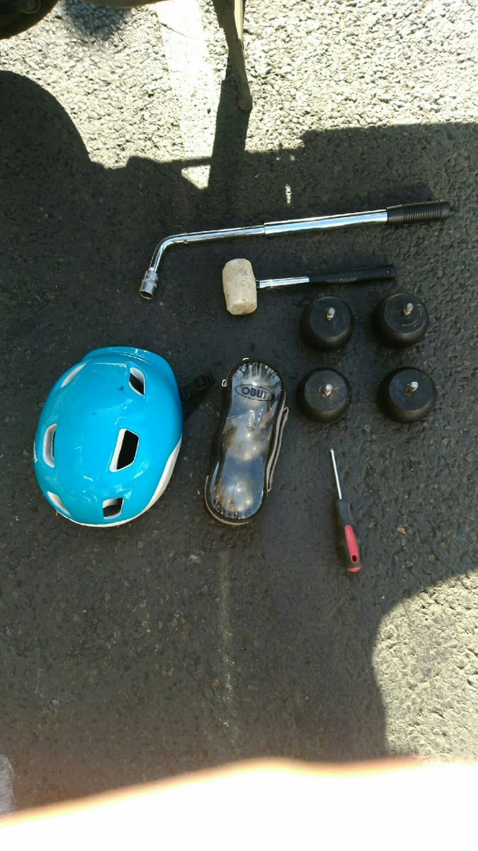 prefpolice's tweet photo. Boules de pétanque, marteau, mortiers dissimulés dans un lecteur DVD, autant d'armes par destination saisies par la @prefpolice qui n'ont pas leur place dans des manifestations déclarées et pacifiques. https://t.co/X7S4Nt1Nc3