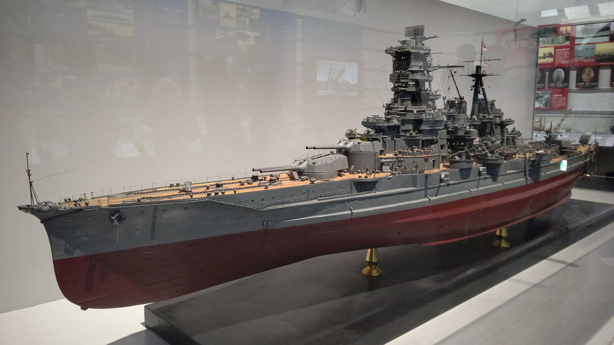 キム 宇宙戦艦ヤマト25 人類の希望 どんな時も希望は失うまいとする 人の意思の象徴だ 大和ミュージアム あとはやはり 日本海軍艦艇の大型模型は外せないよねっ ４枚絞り込んだ写真は 巡洋 戦艦 金剛 戦艦 長門 航空巡洋艦