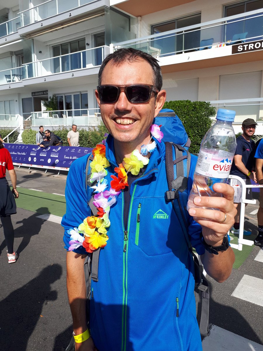 21 septembre 2019. Triathlon relais de La Baule. Les 10 équipes Juristeam composées d'avocats du barreau de #SaintNazaire, de greffiers et notaires. Les premiers nageurs sont arrivés et passent le relais aux cyclistes.