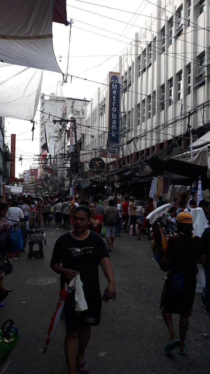 kat_magicarpio's tweet photo. After just 2 months, balik na naman sa dati ang Ilaya street Divisoria.

Yung mga nagbabayad ng taxes and complete papers na stores sa looban, natatakpan na naman ng mga pasaway na bangketa vendors. 😡

Anong next step @IskoMoreno @ManilaPIO ?

#manila #divisoria #walangpagbabago https://t.co/YSGFszpnlz