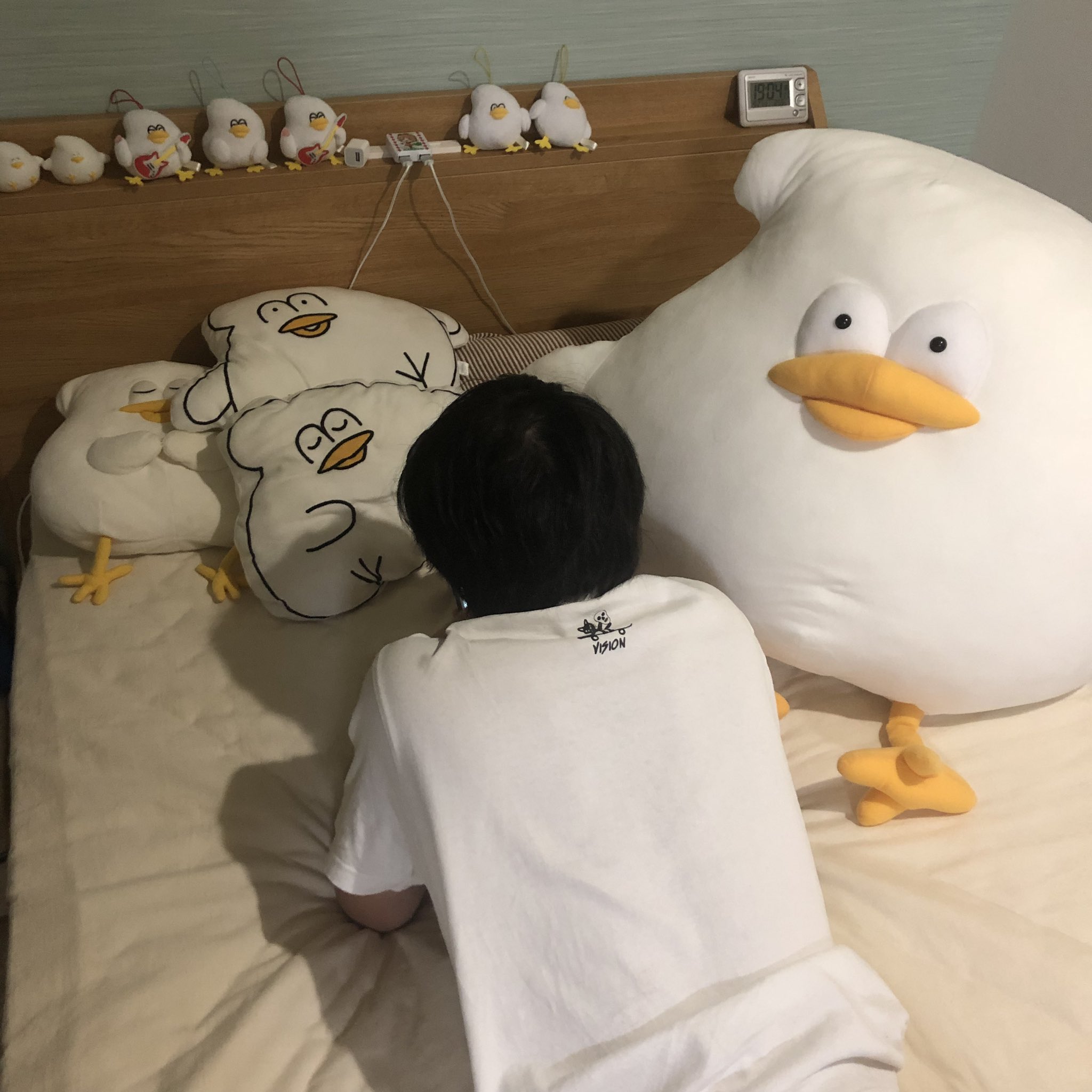 O Xrhsths Mugny Sto Twitter おかげさまで以前販売された等身大とりもちぬいぐるみを再販することはこびとなりました すでに とりもちと一緒に暮らされている方々 これから購入を考えている方へ一緒に暮らすとどんな感じかこの投稿に写真をリプライしていただけません