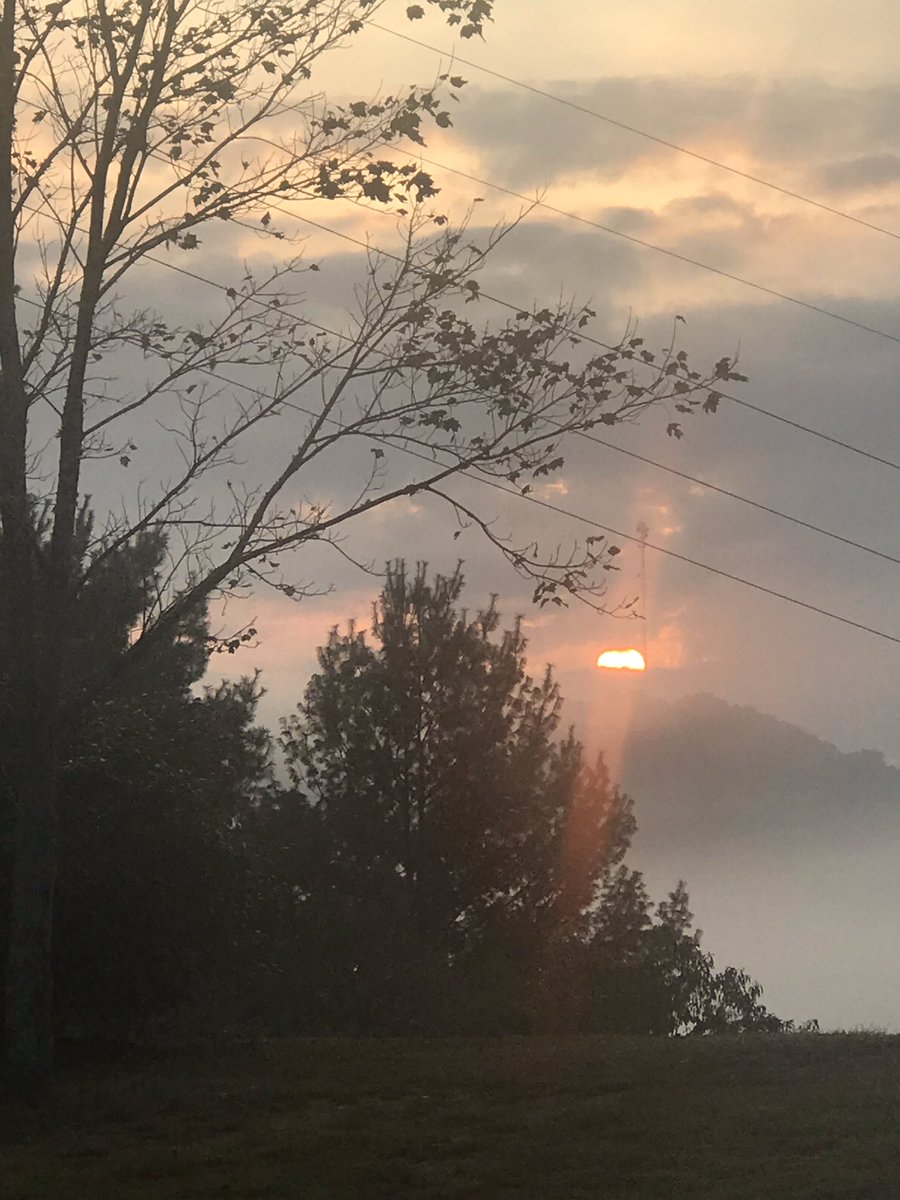 OCHSLiteracy's tweet photo. @Kentuckyweather A Milltown morning ...Booneville,KY Owsley County ❤️ https://t.co/LAJKuVvLYL