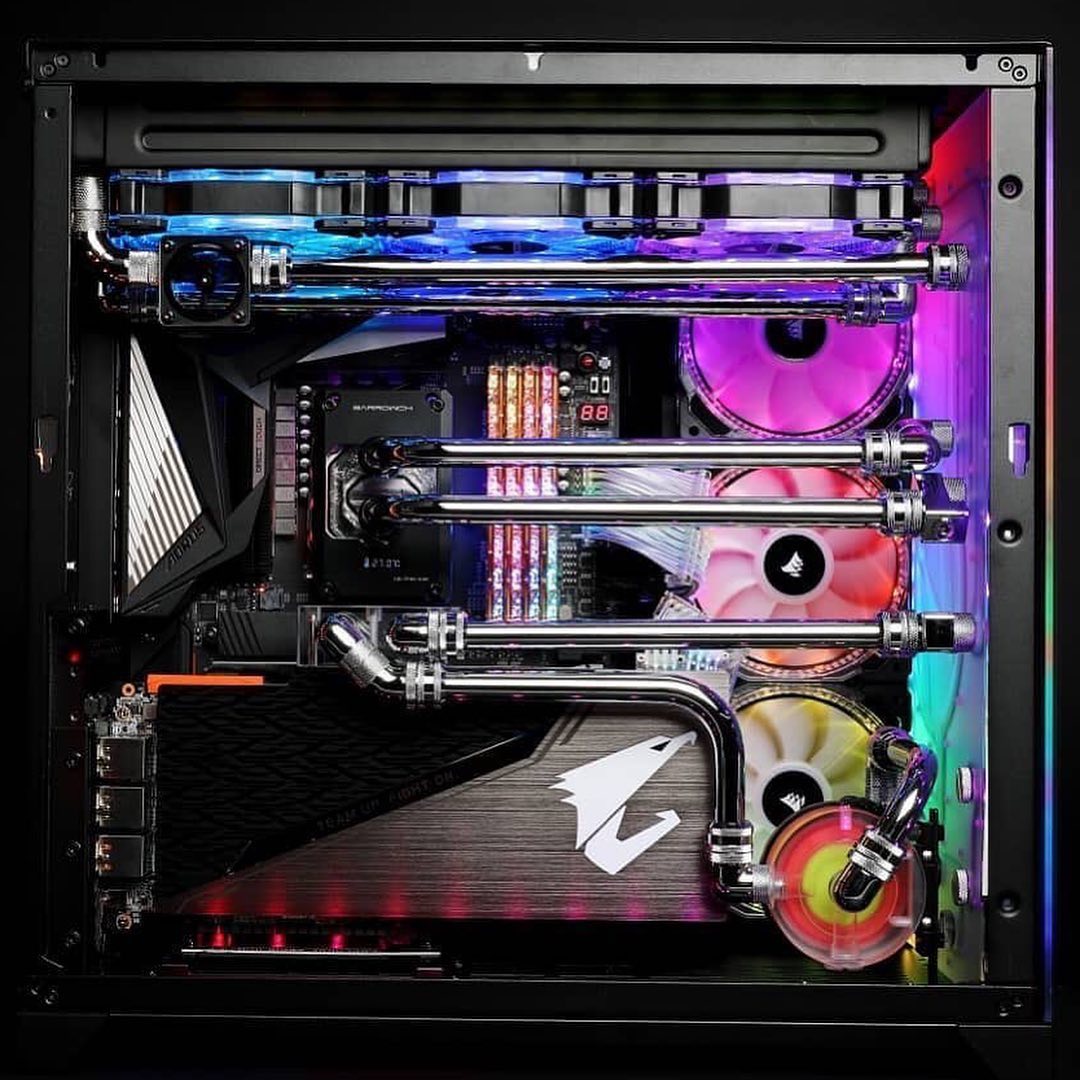 GIGABYTE_DE's tweet photo. 🧡 Amazing #battlestation 👍 Credit: @monstargear
CPU: R9 3900X
MB: X570 AORUS MASTER
VGA: AORUS GeForce RTX™ 2080 Ti XTREME 11G WB
.
#aorus #boastyourbattlestation #aorusbattlestation #AORUS #GIGABYTE #watercooling #custompcbuild #casemodding #pcmod #watercooled #AORUSRTX https://t.co/9eEbAVEvGA