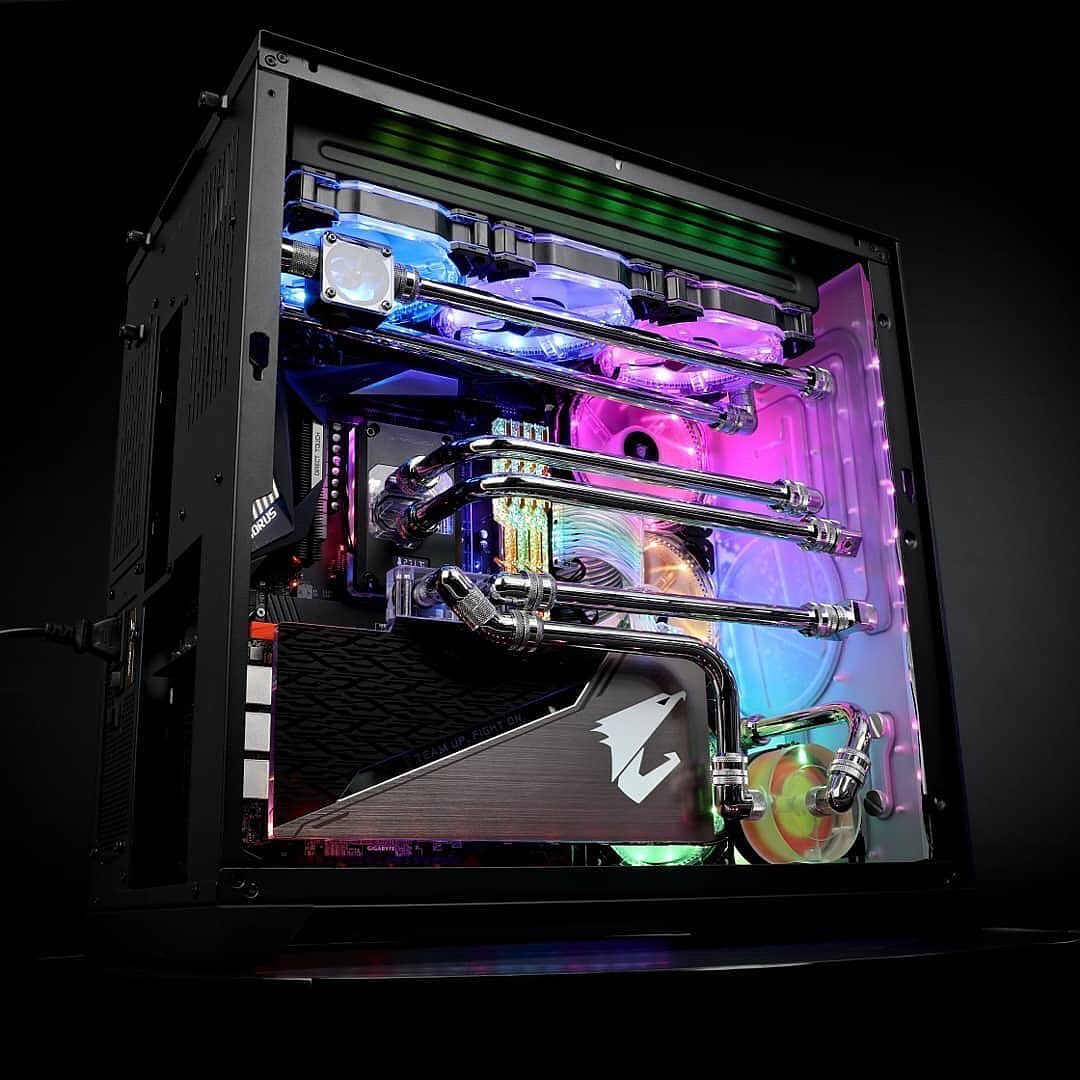 GIGABYTE_DE's tweet photo. 🧡 Amazing #battlestation 👍 Credit: @monstargear
CPU: R9 3900X
MB: X570 AORUS MASTER
VGA: AORUS GeForce RTX™ 2080 Ti XTREME 11G WB
.
#aorus #boastyourbattlestation #aorusbattlestation #AORUS #GIGABYTE #watercooling #custompcbuild #casemodding #pcmod #watercooled #AORUSRTX https://t.co/9eEbAVEvGA