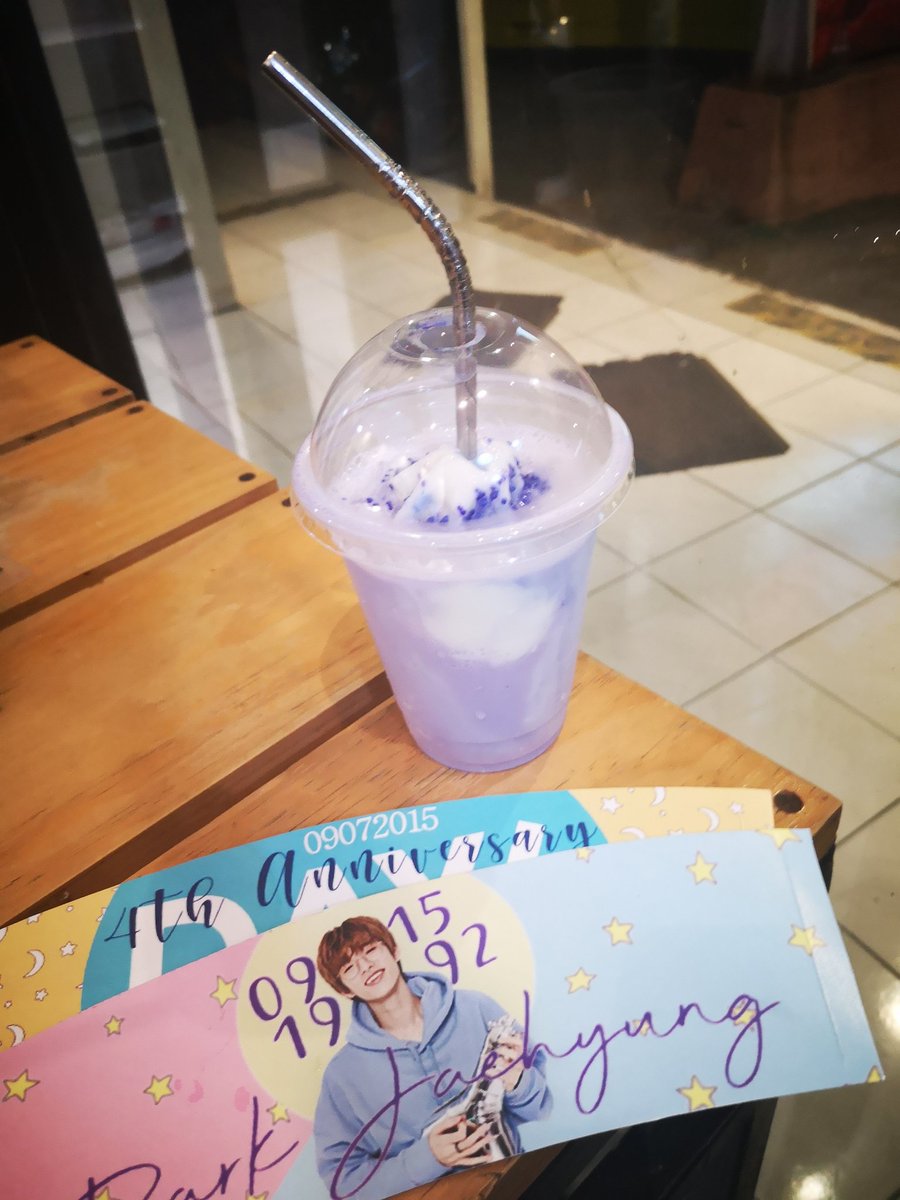 myliemon's tweet photo. bought the Mate Shake just so i can get the last cupsleeve 😂😂😂 hoarder feels 😂😂

#everyJAEwithU
#ImDrumDowoon
#4YearswithDay6
#FunDaysWithMyDays https://t.co/fmg5pBLqe6