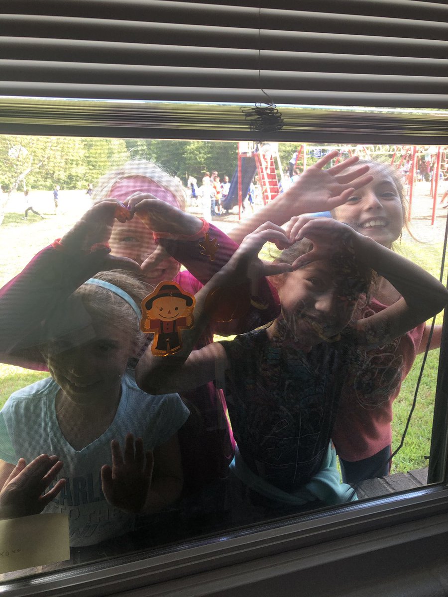 modenasclass's tweet photo. When your previous year students visit you from recess!  #TmesEagles #lovethem ❤️😍 https://t.co/wUd06pje8J