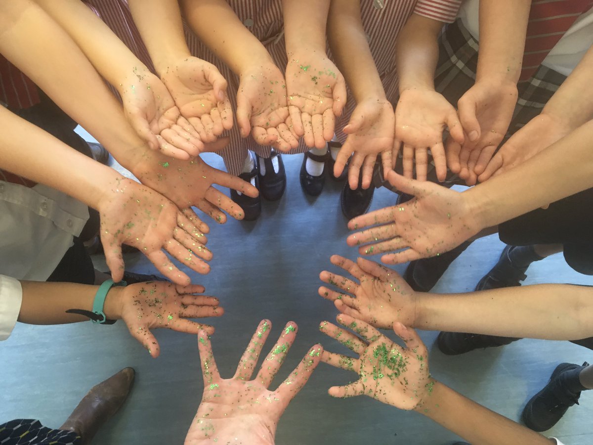 YMS_Create's tweet image. Year 3 were learning how quickly bacteria can spread in the food room by using glitter and shaking hands with one another. They couldn’t believe how bacteria can transfer from one person to another so quickly!