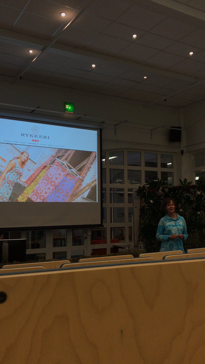 FRUSH30100's tweet photo. 15.00| Karita Stenfors-Selkälä | Rykkeri #frush2019 #kiertotalous #kestäväkehitys #biggerbetterfrush https://t.co/VgSZKDPmPL
