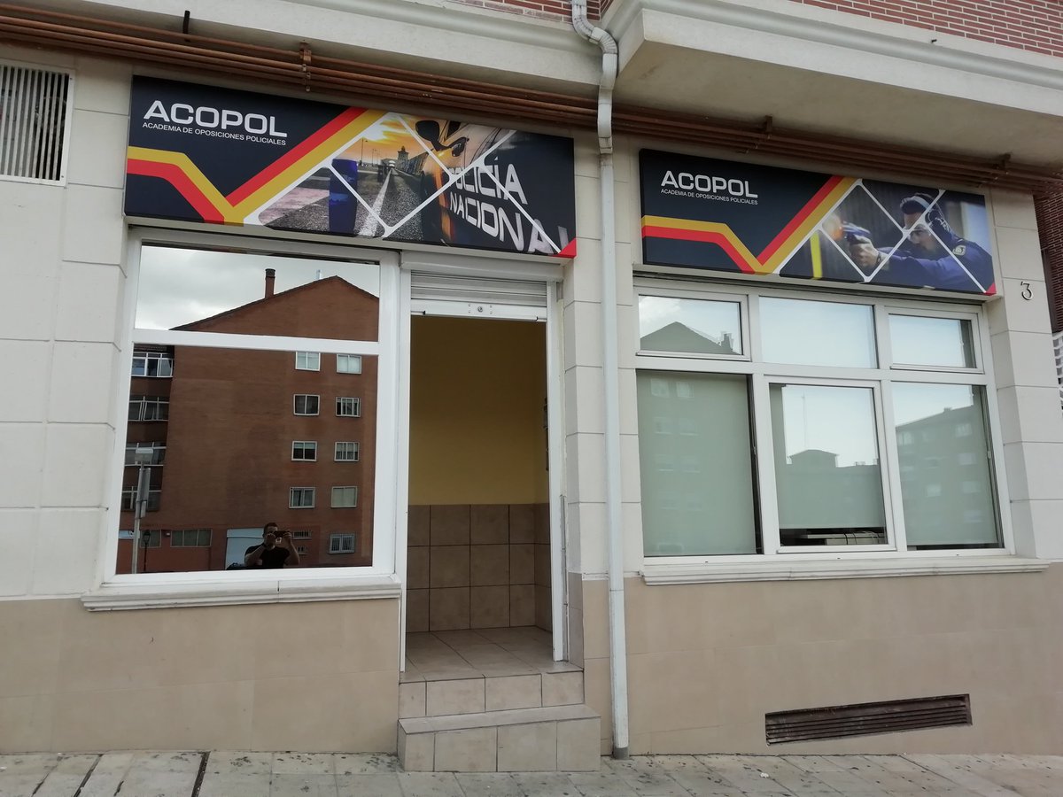 artyvinilo's tweet photo. Renovamos la imagen de #ACOPOLÁvila

Rótulos en bandeja dibond 4 mm plegada con letras y emblema corpóreos al frente y retroiluminación LED.

Gracias por confiar en nosotros @acopolacademia

#academia #ávila #policianacional #opositores #Restyling #rotulación #vinilo #academy https://t.co/rbFyHd8R8Q