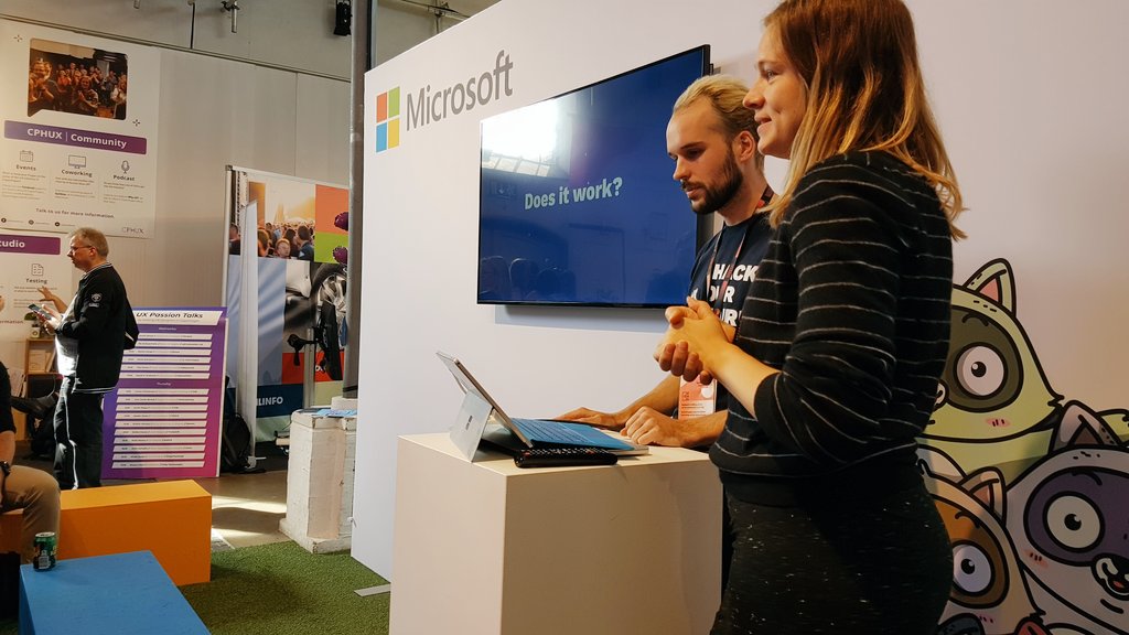 diversity_is_great + you_should_all_hire_more_juniors, say Nynne Just Christoffersen (<a href="/nynnest/">@nynne@helvede.net</a>) &amp; Christopher Klüter from @HackyourfutureC, at the #Microsoft #TechBBQ2019 track 

YES!