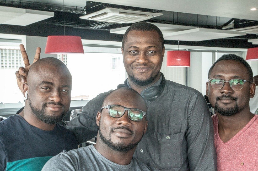 AITEKGroup's tweet photo. On a toujours le temps pour une photo hahaha.
#fun #pic📷 #groupe #happy #aitek #boulot #Workwithpleasure #workhard https://t.co/UhqZeR3kHN