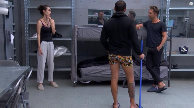 ghoficial's tweet photo. ¿De qué lado estáis vosotros?

🔄 Adara, Hugo y Dinio
❤️ Resto de la casa

https://t.co/2Tjp7CVkjI #GHVIP19S https://t.co/5jB6vMvCGq