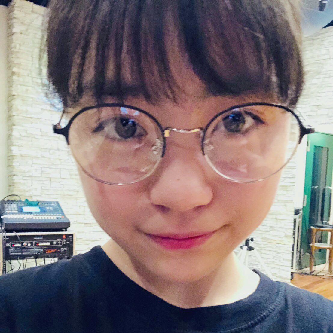 えみい メガネ女子 かなみとももかがメガネ女子になってちょっとやってみたくなってしまいました 似合う 笑 あっ 私のじゃないです 借りました テーマパークガール えみい メガネ女子 メガネ T Co 1ymefvufvn Twitter