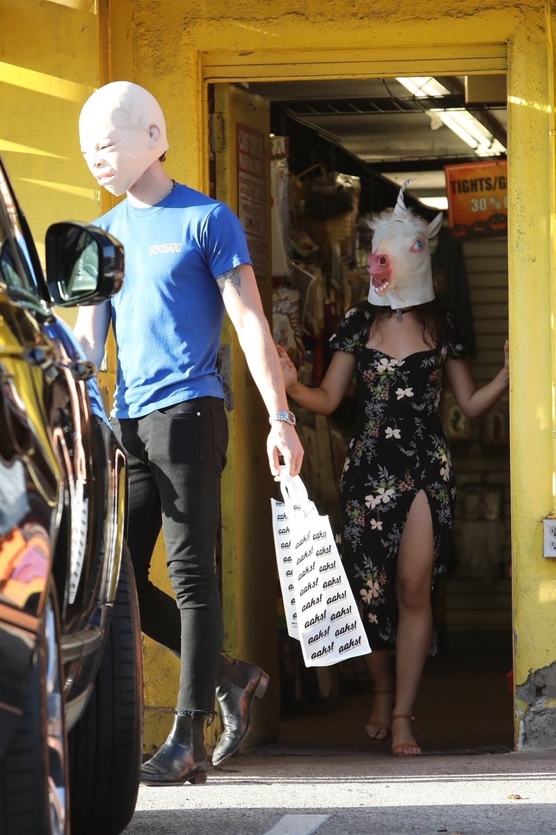 DMLMedia's tweet photo. RT or tweet #TheMaleArtist #ShawnMendes #PCAs to vote for Shawn in the OR ELSE THIS THING WILL HAUNT YOU IN YOUR SLEEP https://t.co/s5E8G1bYFH