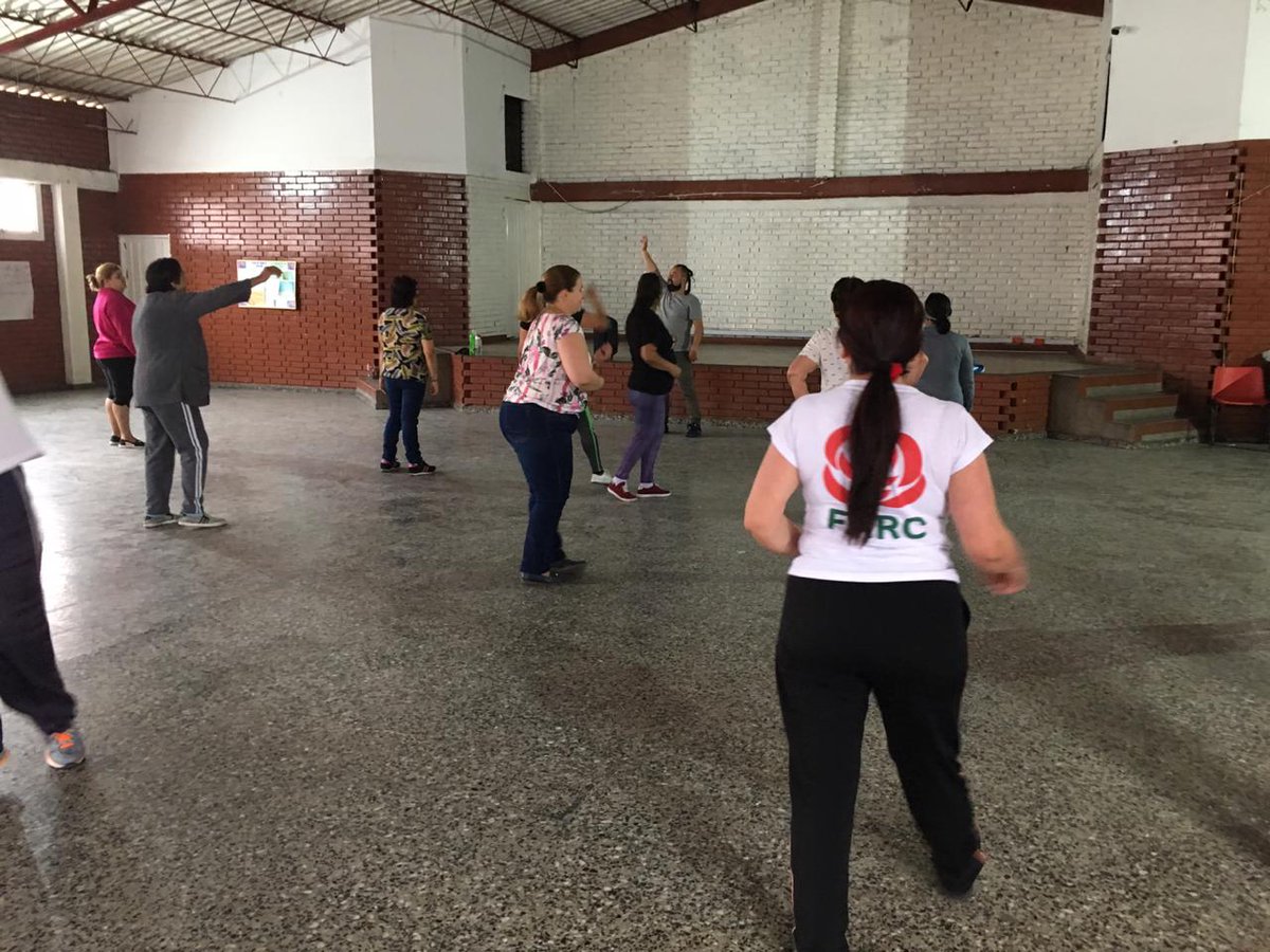 MarchaEnBogota's tweet photo. Nos damos la mano con la tercera edad de la localidad de Bosa, hoy desde muy temprano haciendo ejercicio con hombres y mujeres que aportaron gran parte de su vida por esta ciudad y este país.

#SofíaConcejalDeLaPaz 🌹#2 https://t.co/5KpzLlAngl