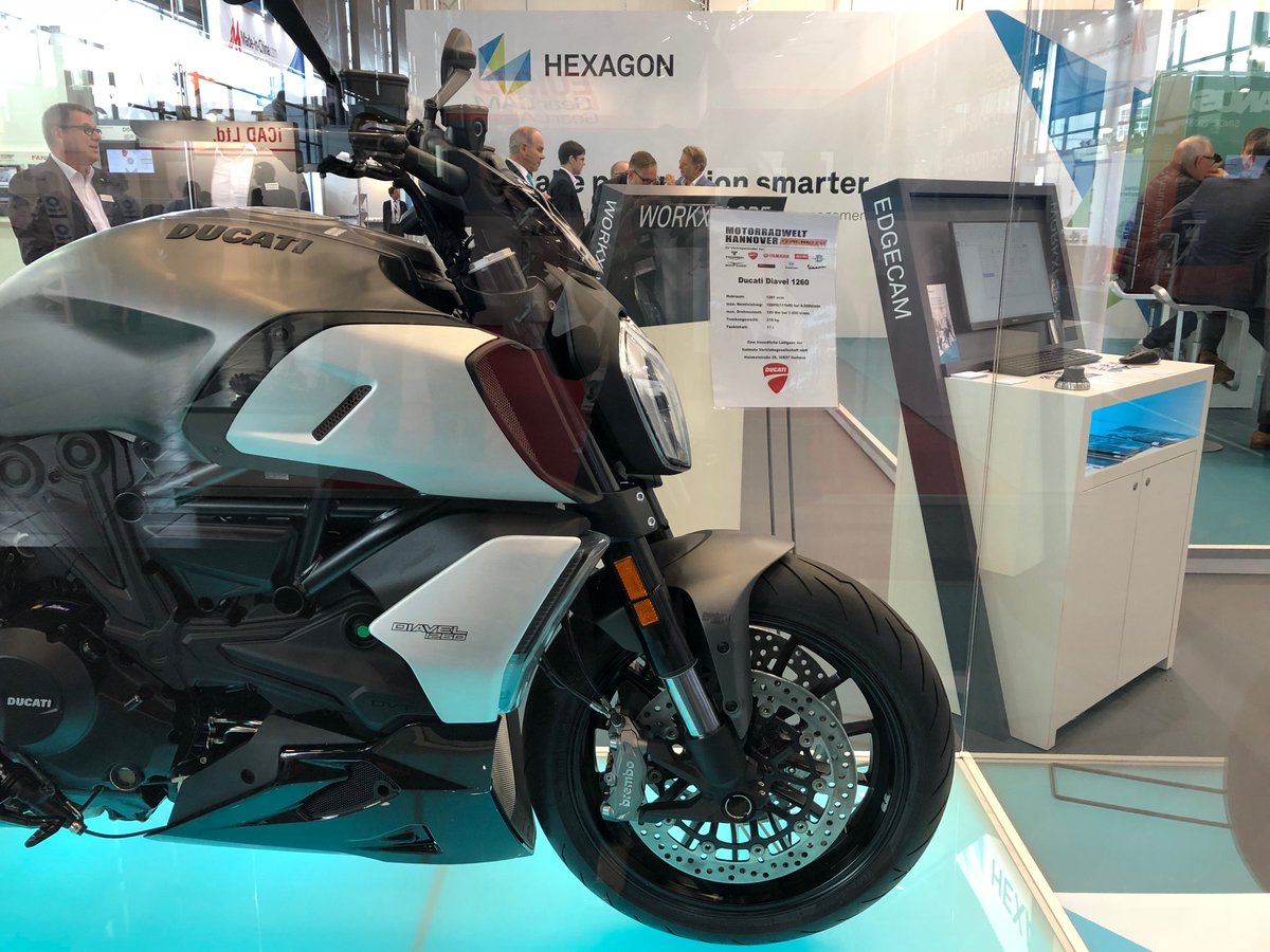 Always a pleasure to see a nice ride, and experience Reverse Engineering in #VR of a motorbike seat on the <a href="/Hexagon_ps/">Hexagon Production Software</a> Stand at #EMO2019