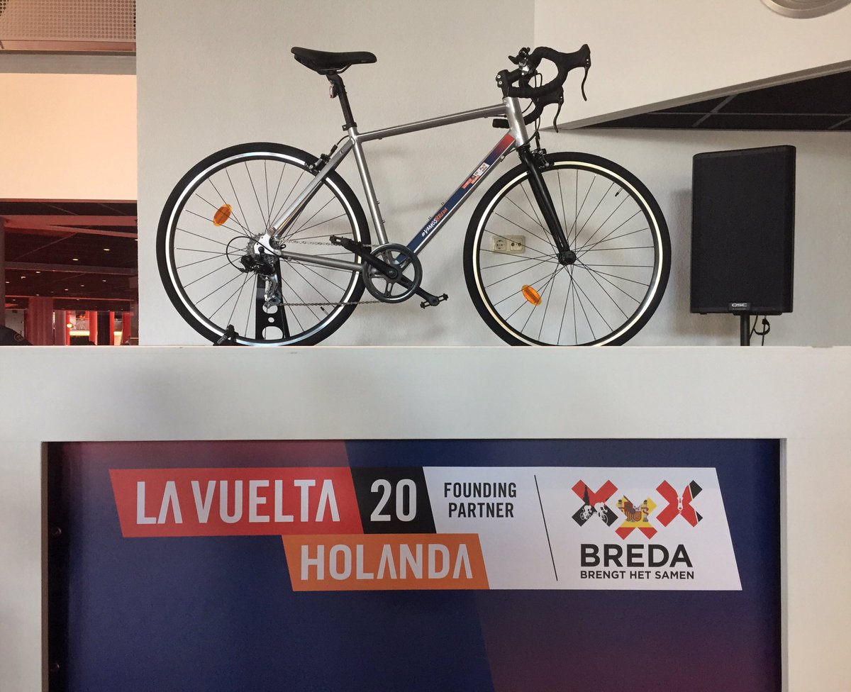 Gisteren was ik namens de @PvdABreda fractie bij de #Bredase aftrap van de ideeënbus voor <a href="/LaVueltaHolanda/">La Vuelta Holanda</a> <a href="/breda/">Gemeente Breda</a> 🚴🏻‍♀️ door wethouder <a href="/DaanQuaars/">Daan Quaars</a> Heb je een leuk idee rondom de Vuelta? Laat het weten via de 📬 in het <a href="/ChasseTheater/">Chassé Theater Breda</a> ! #vamossbreda  #lavuelta20 <a href="/RaadBreda/">Gemeenteraad Breda</a>
