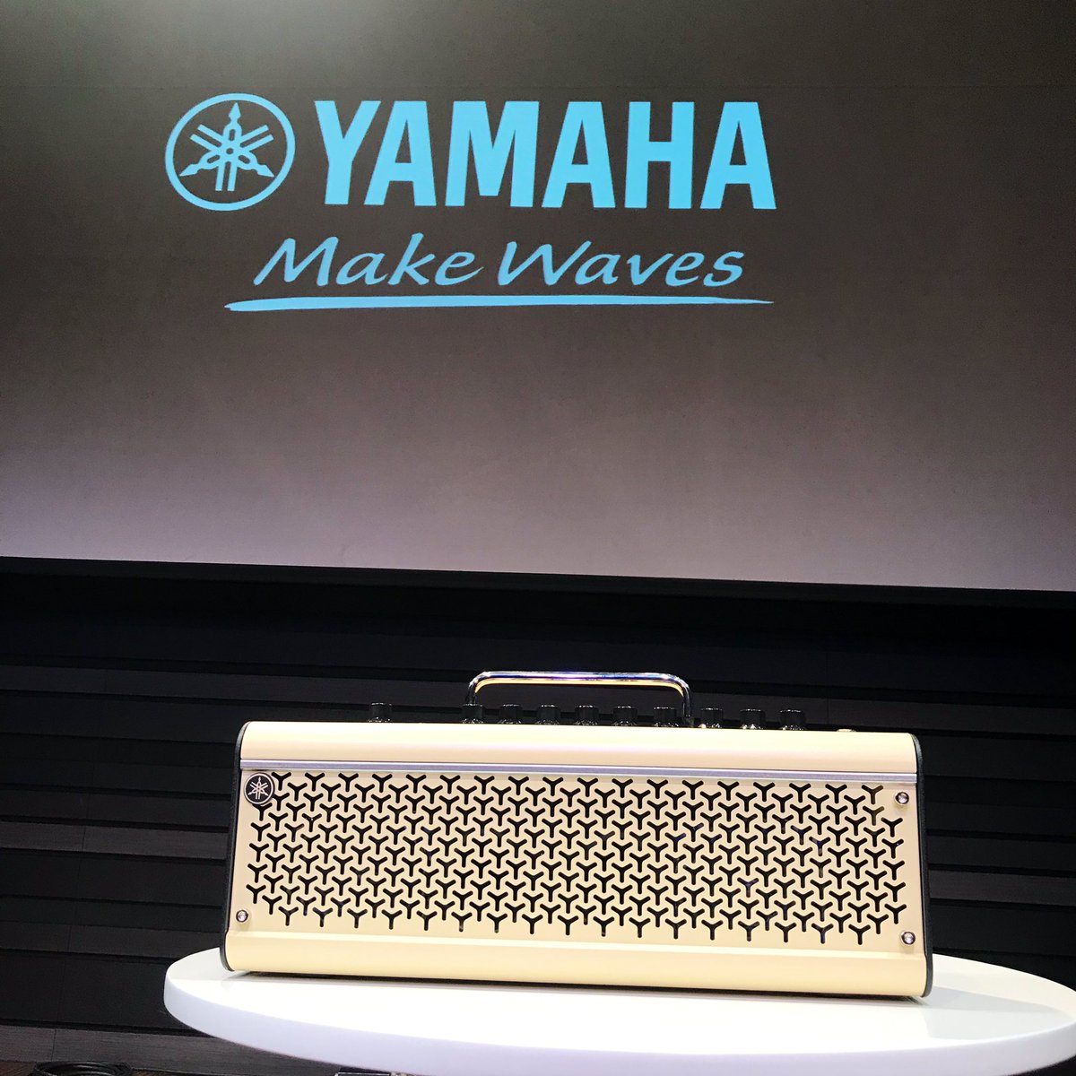 というわけで！
新商品THR10Ⅱ、THR10Ⅱ Wireless、THR30Ⅱ Wirelessが発表されましたー！
jp.yamaha.com/products/music…

プレスリリース会ではKEYTALK・小野武正さん、TOTALFAT・Kubotyさん、グッドモーニングアメリカ・渡邊幸一さんにご出演いただきました(｀・ω・´)
大人気アンプの進化を要チェック！