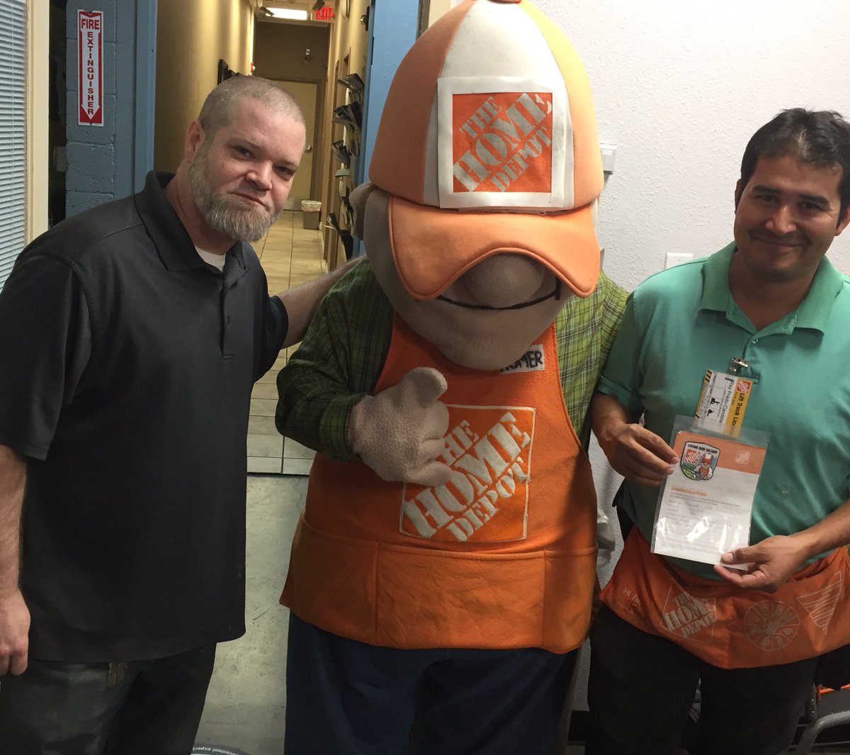 THD3301's tweet photo. Homer stopped by for late night same page and recognition. https://t.co/BIa9jLCxpL