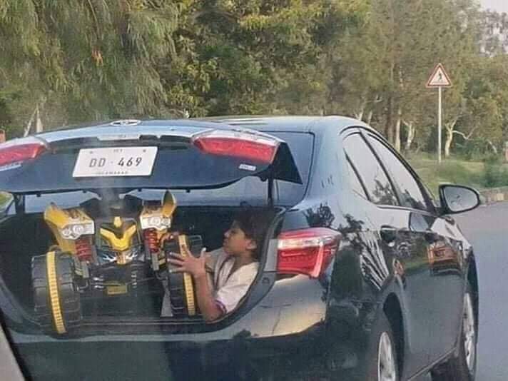TARIQ_KHAN456's tweet photo. خیال اتا ہے تہذیب کی یتیمی پر۔۔۔۔
خدا عروج نہ بخشے کبھی کمینوں کو۔۔۔😢😢
#BringingHumanityBack
#LoveHumanity https://t.co/cFMhtWtt7r