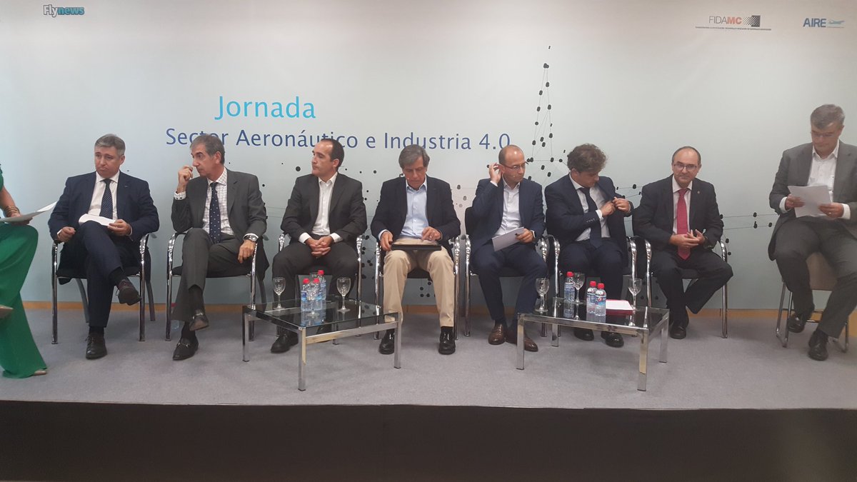 flynewsmagazine's tweet image. Iniciamos la mesa de debate sobre la competividad de la industria aeronáutica española #aeronautica40 @siemens_ind @Airbus #fidamc