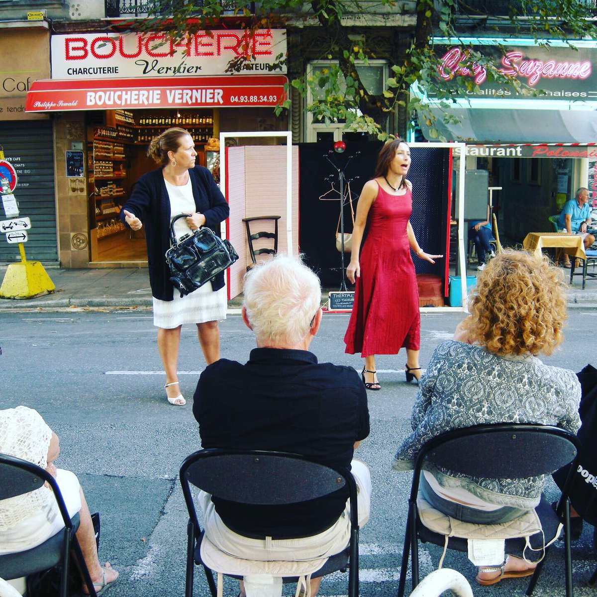ParkingDayFR's tweet photo. PARK(ing) DAY J-1 !!!🌿🚗
Alors quel sera votre programme pour demain ? 🧘🏻‍♂️🎭🎼😎 Yoga, théâtre, musique, chaises longues, repair'café, troc de graines... toutes les idées sont permises pour transformer une place de #parking et réinventer la #ville #parkingday #espacepublic https://t.co/Es3eDUmB8a