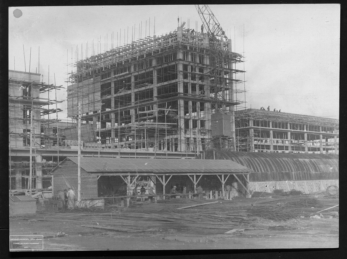 LH_LeHavre's tweet photo. #75DDay Le temps de la reconstruction...
Les ISAI d'Auguste Perret voient le jour pour dessiner l'identité si particulière de notre Cité Océane.

47Fi106
© Archives Municipales du Havre -  47Fi106 fonds Robert Lhommet
1948 https://t.co/SJpV4Ill4c