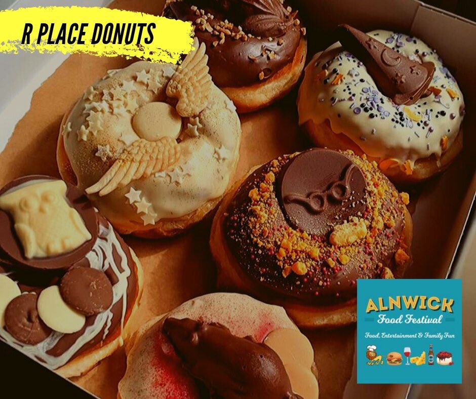 Wow 😮 super excited at seeing R Place Donuts with their #harrypotter inspired creations! 😋 choose from Caramel StroopwaffOWL 🦉 , Milkybar Snitch 🌟Nutella Chocolate Frog 🐸, Caramac 🐀 Gold Bar Gryffindor 🧙🏼‍♂️ and White Chocolate Wizard 🔮 Available THIS WEEKEND #alnwick