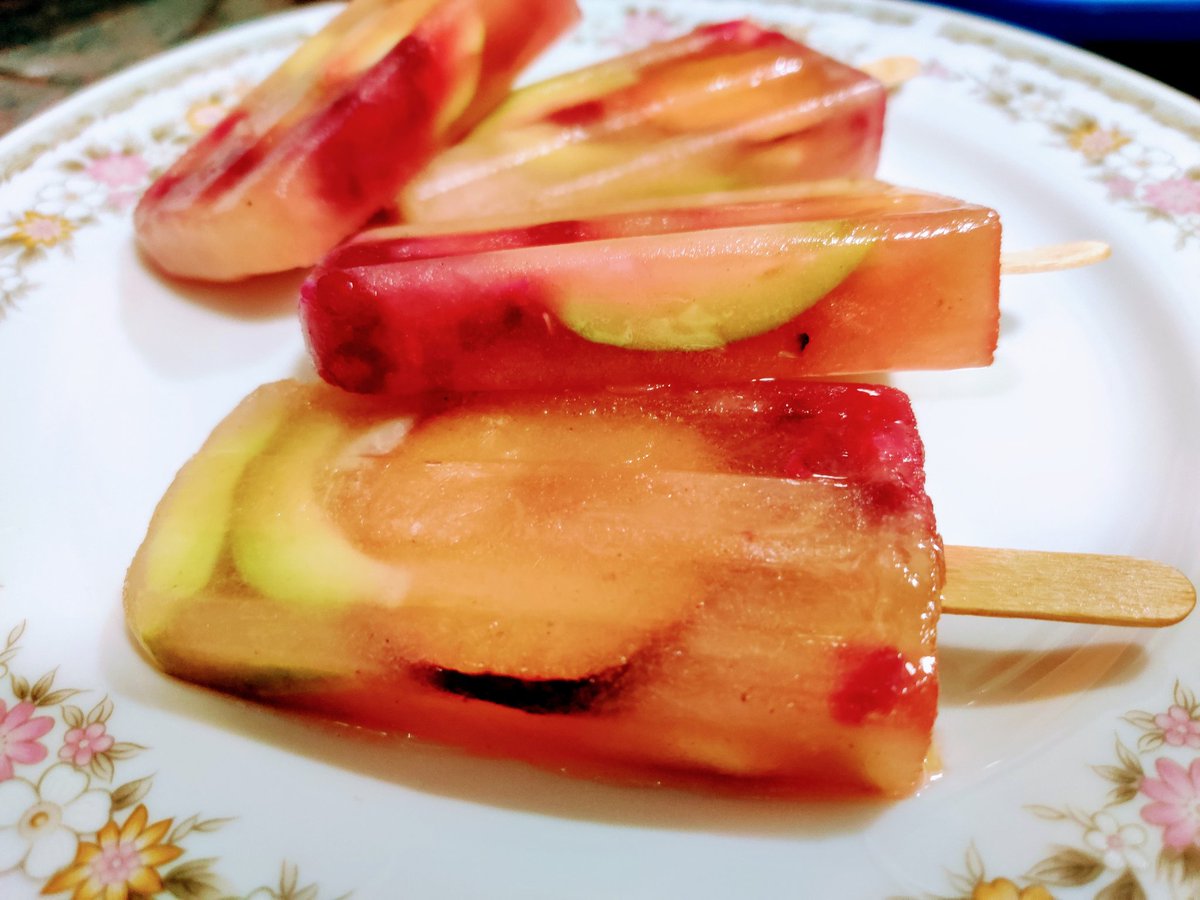 vandytweet's tweet photo. Fresh Vibrant Vegan fruitsicles are ready on a platter for all..Grab yours soon, follow us on
https://t.co/AVTejSFaNv

#vegan #veganrecipes #organic #popsicles
#freshfruitgoals https://t.co/UCQQ7JYBls
