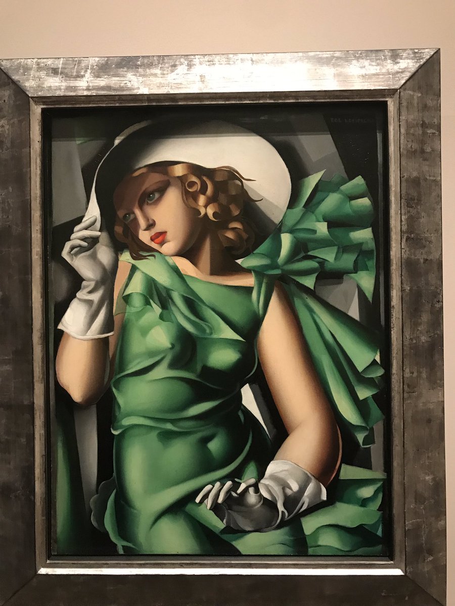FranceEmirats's tweet photo. Jusqu’au 7 décembre, découvrez l’exposition “#RendezVousAParis” au @LouvreAbuDhabi.
Cette merveilleuse “Jeune fille en vert” de Tamara de Lempika vous émerveillera. Une œuvre qui mêle influence cubiste, Art Deco et référence aux portraits italiens du 16e siècle.
#UnJourUneOeuvre https://t.co/cccJF1s0as
